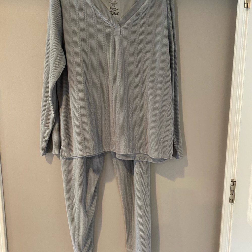 Women's Ribbed V-Neck Pajama Set - Light Gray